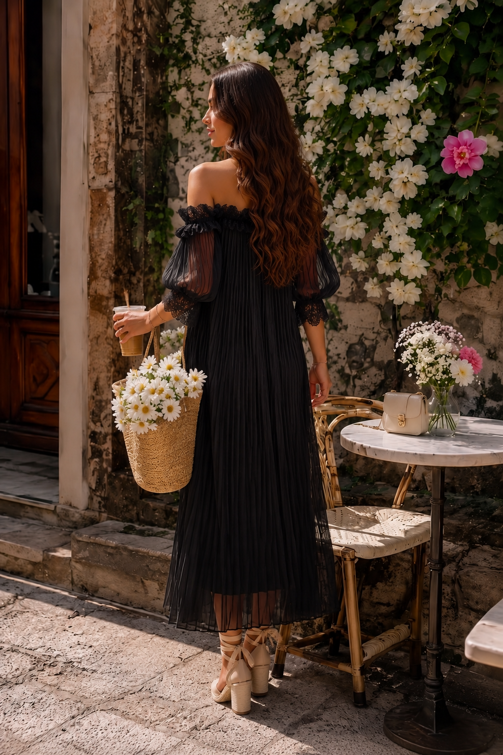 Victoria | Vestido de gasa negra con escote Bardot